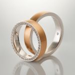 Trauringe aus der Unity Kollektion von Atelier Mühlbacher – zweifarbige Eheringe mit Diamantbesatz