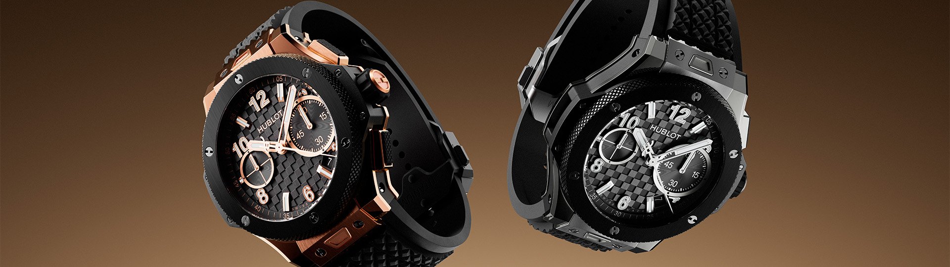 Hublot Big Bang Chronograph in Schwarz mit Kautschukarmband, gezeigt in mehreren Varianten aus Titan, Keramik und Roségold vor warmem braunem Hintergrund