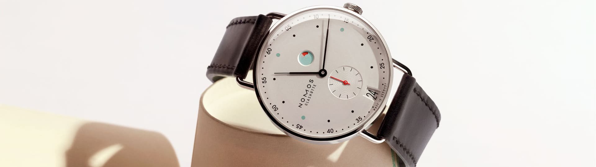 nomos-glashuette-metro-banner-kat-d