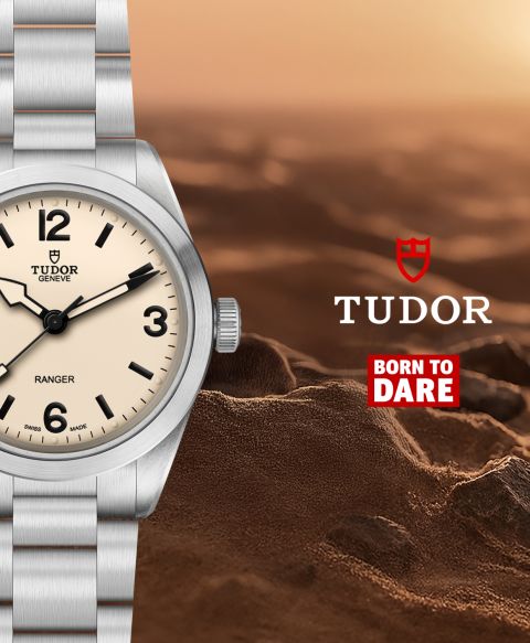 Teilansicht der TUDOR Ranger mit Zifferblatt in „Dust“ vor sandiger Felslandschaft, ergänzt durch TUDOR Logo und „Born To Dare“-Slogan. Teilansicht der TUDOR Ranger mit Zifferblatt in „Dust“ vor sandiger Felslandschaft, ergänzt durch TUDOR Logo und „Born To Dare“-Slogan.